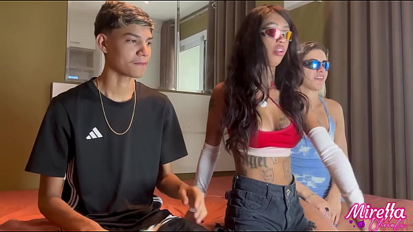 4_AMIGOS_NOVINHOS_FAZEM FESTA DO_PIJAMA E_TERMINA_EM SURUBA UM DELES ERA_VIRGEM