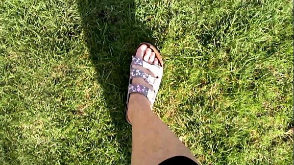 Barfu&szlig; in latschen 