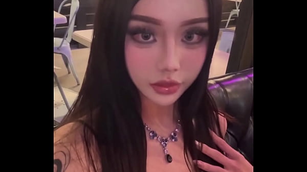 Nonton 人妖宝宝又美了 thumbnail