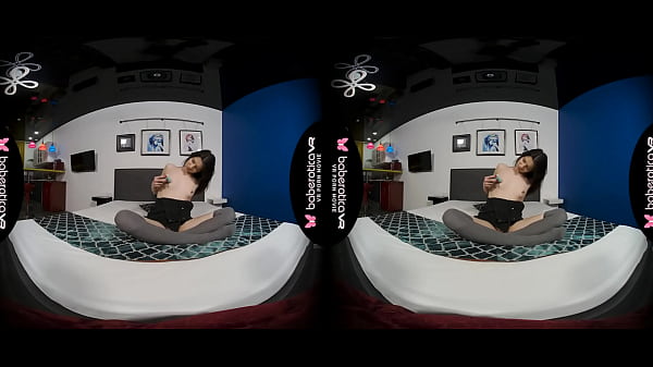 Solo babe_Denis is_always_masturbating at_home in_VR