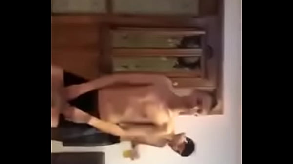 novinho sapeca se solta ap&oacute;s uns drinques 