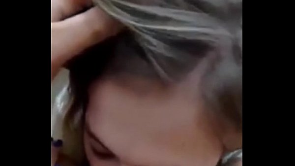 Safada chupando as bola eficandocom o cu piscando