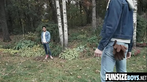 Huge cock twink fucks his employee raw on the job 