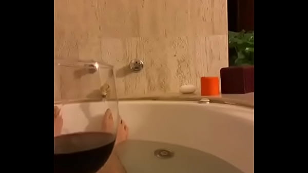 Mis piernas calientes en la ba&ntilde_era