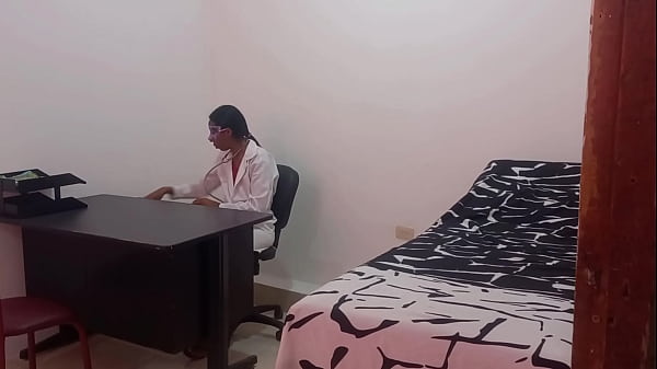 Nonton Lesbian Doctor And Her Best Friend Masturbate In The Doctor's Office thumbnail