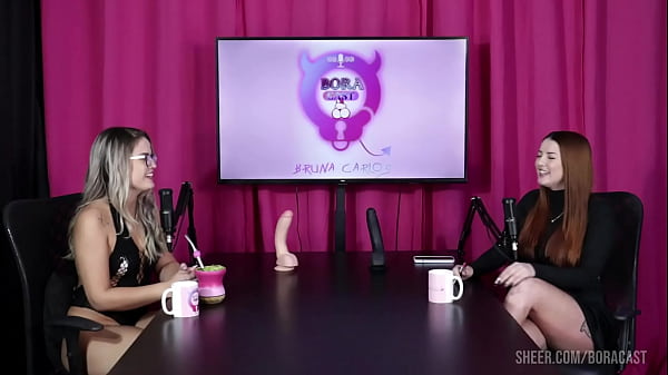 Play MP4 - Safada fica pelada&comma; tem a buceta chupada&comma; ficando molhadinha depois de falar dos seus fetiches&comma; fam&iacute;lia e seu ficantes - Malu Paz