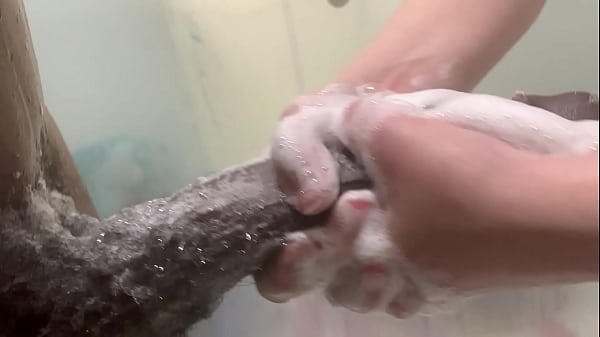 Stepsis and stepbro showers together 
