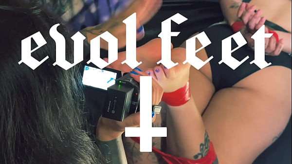 Please tie me up and suck my feet 