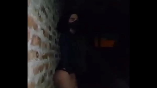 Nena Joven En Lugar Abandonado thumbnail