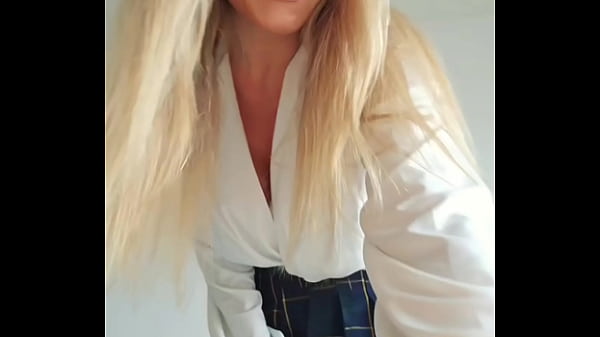 Nonton C'est Le Moment De D&eacute;couvrir Cette Tenue Ultra Sexy Sur Mon Profil Rappel ... thumbnail