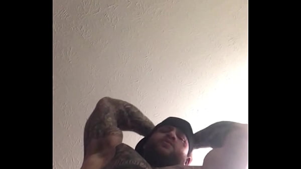 Muscle Tat Guy cumming