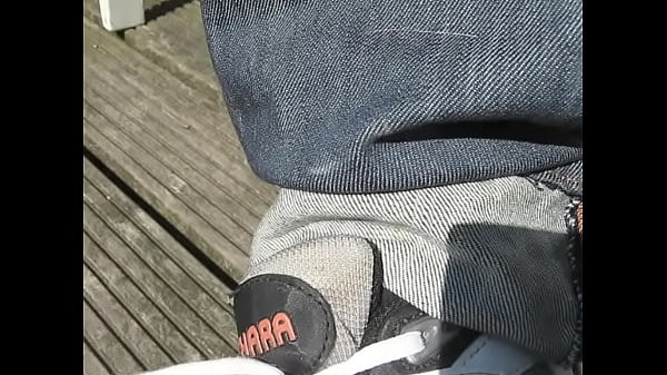 Play MP4 - 26 juni  sneakers en zon