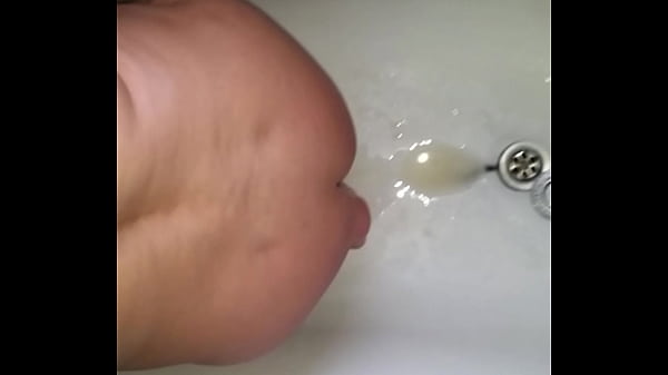 Thai Hookert Sonya sucking after pissdrinking 