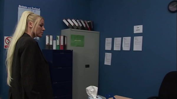 Nonton Cindy Behr Hires Stud Office Temps To Fuck Her At Work Cause She's A Nympo thumbnail