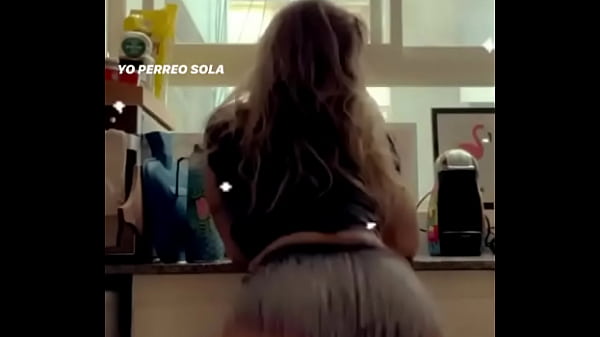 Famosa Argentina Mueve El Culo thumbnail