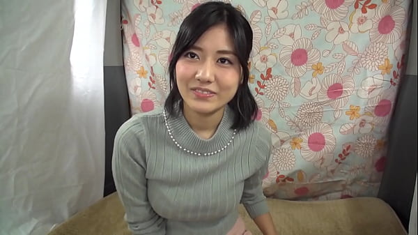 お一人様ラーメン女子を店内ナンパ！ラーメン週2で行ってる美人olまおさんゲット！好きなラーメンは味噌！だから好きなタイプも味噌色に日焼けしたマッチョ。なんじゃそら thumbnail