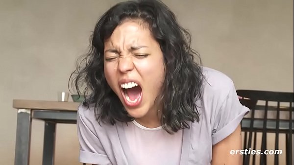 5 Sexy Babes Take Turns Getting off_on the Sybian