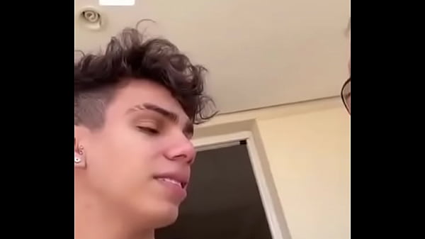 Fodendo a novinha cheia de tes&atilde_o