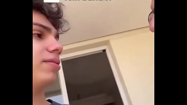 Fodendo a novinha cheia de tes&atilde_o