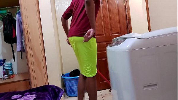 स्लिट स्कर्ट तो सेडक्टिव thumbnail