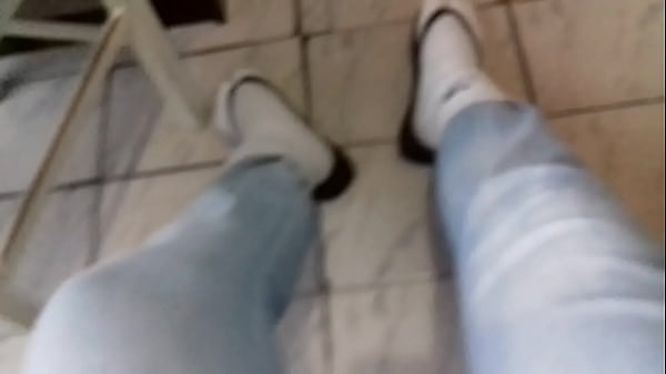 S&oacute; cheguei em casa o chinelo j&aacute; come&ccedil;ou a me dar tes&atilde;o 