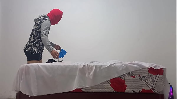 Nonton The Newbie Of The Class Wants To Have Sex With An Inflated Condom thumbnail