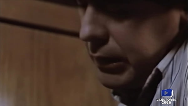 Play MP4 - Diane Suffren&comma; une secr&eacute;taire investie qui donne son cul