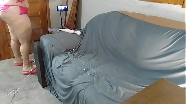 Vivi guedez adora agradar os caras legais da sua vida mas quando o cara mais valioso da sua lista de contatos manda uma mensagem 