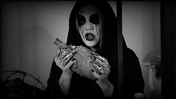 Play MP4 - Dredda's sexy horror museun&period; Part 3&comma; Horny and squirting ancient demonic girl