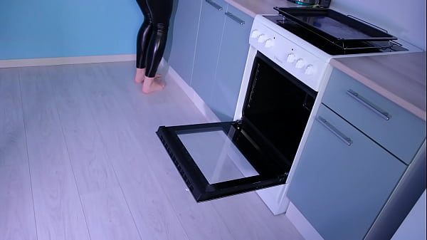 Play MP4 - how could she be stuck there&quest;