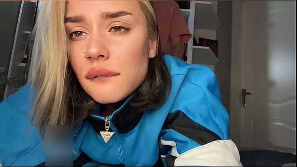 Play MP4 - My best friend's girlfriend gave me an unforgettable blowjob while he went to the store