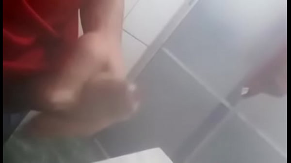 Amigo da escola gozou pra mim 