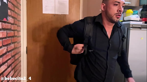 Ryan Ross E Mike Bebecito Se Chupando Gostoso Depois Do Trabalho thumbnail