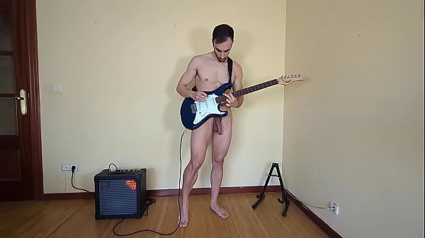 Play MP4 - Toco la GUITARRA completamente DESNUDO