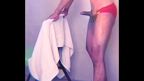 Memasturbo en vestidores_de la alberca después nadar