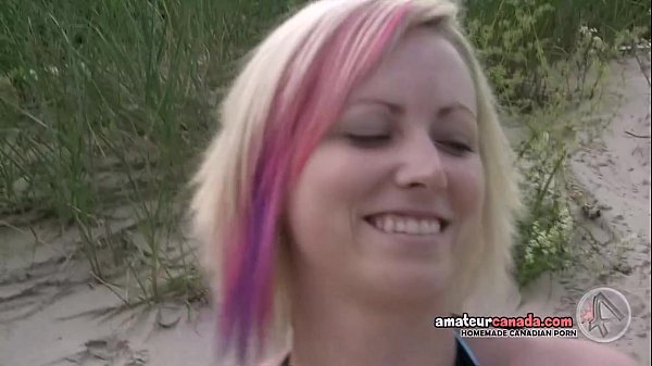 Play MP4 - Bikini beach teen girl flashes pussy in the sand