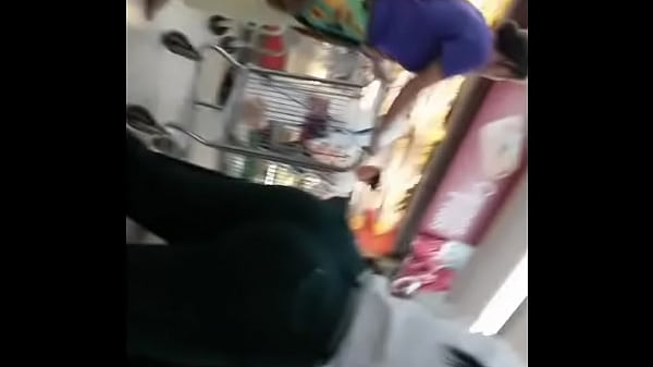 Grande y Buen CULO, en el Supermercado 
