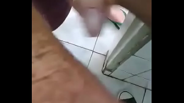 Pega&ccedil_&atilde_o no banheiro masculino
