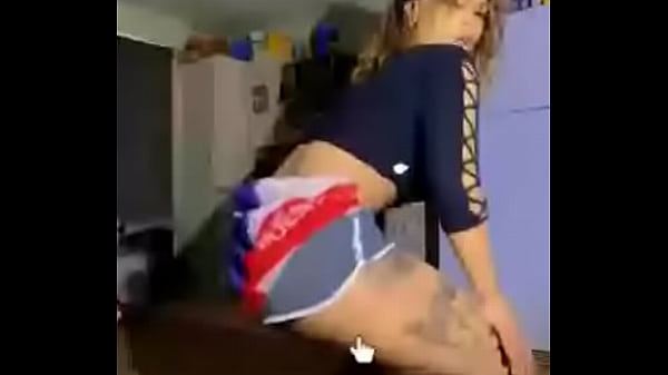 Nonton Fat Ass Throwing Ts Back thumbnail