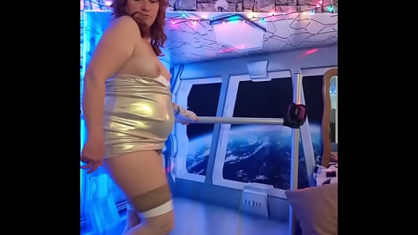 Play MP4 - Hotwife Steffi shimmering pussy dance