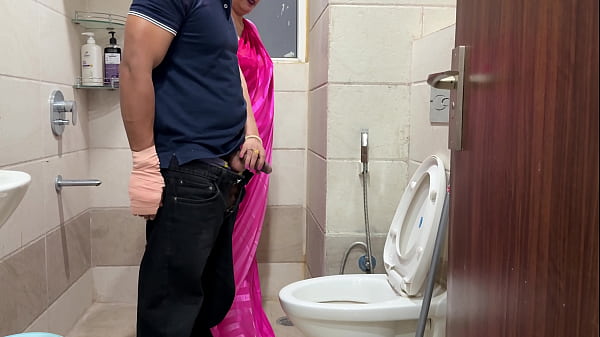 NaughtystepmomSaara seduces and fucksstepson