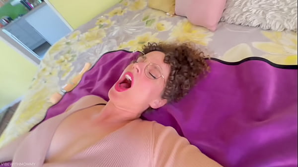 Play MP4 - Stepmom Bets You Can't Last