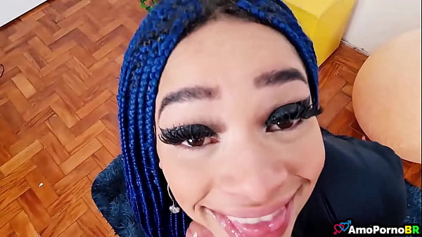 Irm&atilde; adotiva mal criada fodendo no meio da sala de casa amopornobr