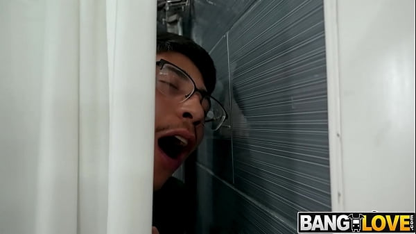 Stepmom Peeper Vivianne DeSilva, Diego_Perez