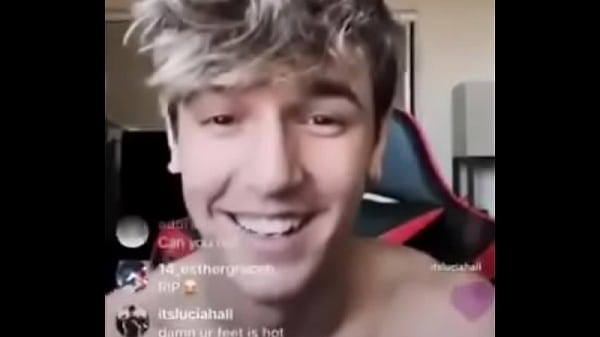 &ldquo;feet look weird as sh*t on camera&rdquo; 