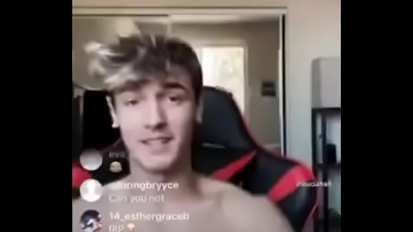 Nonton &ldquo;feet Look Weird As Sh*t On Camera&rdquo; thumbnail