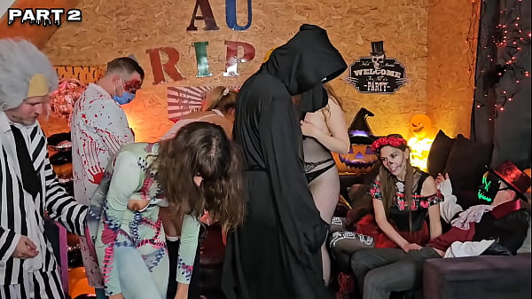 Nonton Grosse Orgie D'halloween &agrave; 9 Dans Un Bar Glauque (anal & Wet) thumbnail
