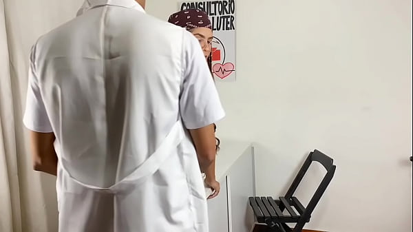 M&eacute;dico pervertido faz check up em paciente ela sai curada 