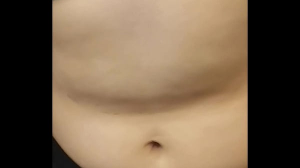 Nonton A Very Pampered Belly Button thumbnail