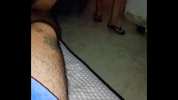 Que_rico lo_chupa esta zorray me pone su gran culo_de ladito